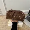 Bolsa Plissada com Tachas Estampa de Leopardo Retrô Moda Outono 2026 Versátil Tendência Simples Casual Elegante Bolsa de Mão