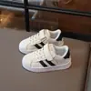 Zapatos Casuales de Skate para Niños Estilo Coreano 2025 Verano Nuevo Zapatillas con Puntera de Concha para Niños y Niñas Zapatos Deportivos de Suela Blanda para Bebé