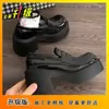 Sapatos de Couro Pequenos de Sola Grossa Aumentada para Mulheres Verão 2025 Novos Salto Alto de Salto Grosso Retrô Estilo Britânico Preto Mocassins Franceses