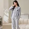 Conjunto de pijama e roupa de casa feminina de duas peças, com mangas compridas e calças compridas, em algodão puro, dupla face, costela 40 fios, 200 gramas, em estoque, pode ser usado fora de casa