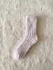 Meias de Cor Sólida para Outono e Inverno Meias Quentes de Coral Fleece para Dormir Espessadas com Veludo Venda Direta da Fábrica Meias Confortáveis de Cano Médio Respiráveis