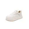 Zapatillas blancas para mujer 2026 primavera/verano nuevas versátiles de suela gruesa de malla transpirable casual zapatos deportivos para mujer