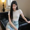 Camiseta Feminina de Manga Curta com Ombro Direito Caído Novo Verão Casual Coreana Branca Exportação Top Camiseta Feminina Slim Elástica para Usar por Baixo