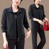 Traje Deportivo de Solapa a la Moda para Mujer 2026 Primavera y Otoño Cárdigan Sudadera Casual Reductor de Edad Tallas Grandes Conjunto de Tres Piezas para Mamá