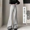 Calça atlética feminina estilo americano, fluida, elástica, de cintura alta, levemente flare, coleção outono 2026, casual, slim-fit e que valoriza a silhueta.