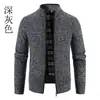 Outono Inverno 2026 Comércio Exterior Masculino Suéter Cardigã com Veludo Interno Tamanho Grande Masculino Gola Alta Jaqueta de Tricô Quente Juventude Lã
