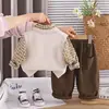 Conjunto de Ropa de Primavera para Niños 2026 Nuevo Elegante Moda Infantil Suéter Chaleco de Dibujos Animados Conjunto de Tres Piezas para Primavera y Otoño