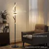 Lámpara de pie de espiral estilo nórdico, color ajustable con control remoto y función de memoria, adecuada para sala de estar, dormitorio y oficina