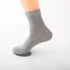 Meias Cano Médio Pretas, Brancas e Cinzas Meias Masculinas Outono e Inverno Meias Masculinas de Algodão Cano Médio Primavera e Outono Antiodor Casuais Versáteis Meias Masculinas de Negócios