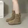 Botas curtas de cano curto aumento interno de altura outono moda empilhada novo estilo versátil preguiçoso botas enrugadas femininas 2026 Botas Martin cor de camelo