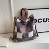 Bolsa de Mão com Costura Retro Moda Feminina Transfronteiriça Nova Bolsa de Ombro Tote Artística Mochila Casual Multifuncional