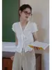 Camisa tipo polo blanca estilo francés con bordado de letras en la espalda, nuevo diseño de otoño 2026 para mujer, top único de corte holgado