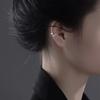 Pendientes de clip de rosa para mujer, ligeros, de lujo, sin agujeros, diseño de verano, estilo nicho, con diseño distintivo de rosa, a la moda.