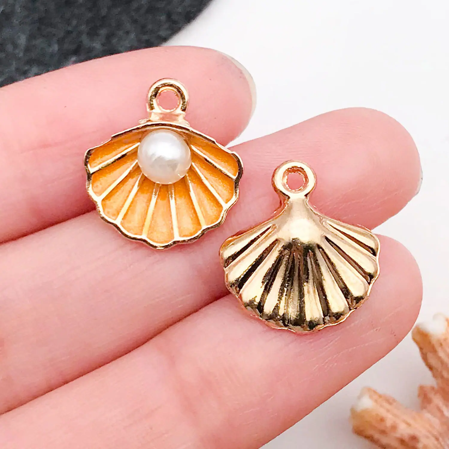 15777-橘黄色滴油锌合金海洋贝壳14x15-0.8g