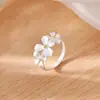 Anel Gardenia Feminino 2025 Novo Estilo Quente Luxo Leve Nicho Design Elegante Anel de Dedo Indicador de Alto Padrão