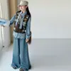 Conjunto de Outono para Meninas Estilo Coreano 2026 Novo Estilo Crianças Médias e Grandes Camisa com Renda e Babados Colete Calça Jeans com Franjas Três Peças