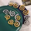 Pendientes de hilo giratorio con baño de oro de 18 quilates y acero de titanio de moda, con diseño creativo de colores empalmados, pendientes que no se decoloran.