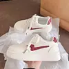 Otoño 2026 Nuevos Zapatos de Plataforma con Suela Gruesa para Mujer estilo Coreano Casual Blancos Zapatos de Tabla Versátiles para Estudiantes Mujer MR521