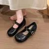 Zapatos de corte bajo para mujer, nuevo estilo francés primavera/otoño, con aumento interno de altura, adecuados para ir al trabajo, modelo 2026 con correa de hebilla de punta dividida y suela suave