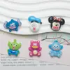 Monstruo de tres ojos de dibujos animados stitch accesorios de resina hebilla de zapato de dibujos animados funda de teléfono llavero colgante de pegamento de crema diy