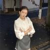 Traje de Dos Piezas para Mujer de Primavera Nuevo Coreano con Blusa Blanca de Manga Abullonada y Falda con Encaje Empalmado de Cintura Alta
