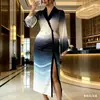 Vestido Novo Temu Amazon Transfronteiriço com Toque de Luxo, Decote V, Emagrecedor, Estampa Elegante, Fenda, Vestido de Verão Sexy para Mulheres