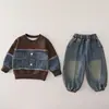 Conjunto de outono para meninos, novo e estiloso 2026 para bebês e crianças pequenas, conjunto de duas peças com moletom jeans patchwork primavera/outono
