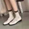 Zapatos de Tacón Grueso con Tira en T y Diseño Hueco Artístico, Moda de Nicho de 3.5 cm, Novedad Verano 2026, Punta Redonda, Zapatos de Piel para Mujer