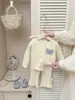 Conjunto Duas Peças Cardigan Canelado + Calça Longa Levemente Flare INS Primavera e Outono para Crianças 2026 Outono Inicial Estilo Coreano Roupa para Passeio para Bebês Meninas