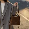 Bolsa Pequena de Textura Premium para Mulheres 2025 Outono e Inverno Nova Bolsa Saco Retrô Fashion e Versátil Bolsa Transversal para o Dia a Dia