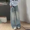 Jeans de pierna ancha de color claro para estilizar figuras tipo pera, piernas gruesas, caderas anchas, pantalones talla grande para chicas talla grande, look casual estilo coreano