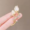 Broche de tulipán de piedra ojo de gato nuevo, pin de temperamento de nicho senior, exquisito pin para traje, suéter, accesorios, ramillete