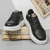 Zapatos de Hombre 2026 Nuevos de Verano Transpirables de Venta Caliente Zapatos Casuales de Moda para Hombre Zapatos de Skate para Hombre Zapatos Blancos para Hombre Delgados