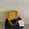 Bolso de cadena popular de alta gama versión coreana 2026 para mujer, bolso cuadrado pequeño versátil y moderno, bolso de hombro cruzado para debajo del brazo