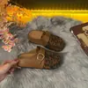 Mules Retro Estilo Birkenstock para Mujeres Menudas con Hebilla Metálica, Punta Redonda, Diseño de Punta Cerrada, Temporada Primavera/Otoño 2026