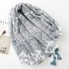 Yi Tao exportación de comercio exterior algodón y lino bufanda de mano retro estilo familiar azul gris flor pequeña borla bufanda chal mujer