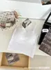 Camisola Renda Plus Size Francesa Sem Costura Com Bojo Integrado Decote V Faixa Camada Interna Cruzada no Peito Costas Bonitas Roupa Íntima Colete