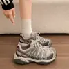 Tênis atléticos femininos resistentes ao desgaste, novo estilo casual outono 2026, sapatos de caminhada leves, tênis antiderrapantes para atividades ao ar livre, bico redondo, sola grossa