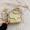 Bolsa Pequena de Textura de Alta Qualidade Feminina 2023 Nova Verão Elegante Versátil Bolsa Transversal Popular Ombro Axila Bolsa Pequena Quadrada