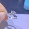 Anillo con apertura de diamante Mosan de imitación color D importado de EE. UU. con diseño de llama de amor y explosiones en vivo.