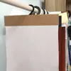 Tarjeta colgante de muestra de tela tarjeta de color de tela de otoño e invierno tarjeta de muestra gancho de pregunta papel elevador papel Kraft plegable tela Chuck