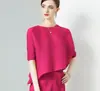 026 Top plisado para mujer, diseño moderno, estilo nicho Issey Miyake, nueva camiseta asimétrica holgada talla grande, elegante para mujer