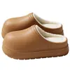 Chinelo de Algodão Impermeável de Sola Grossa para Mulheres, Roupa de Exterior de Inverno, Antiderrapante para Casa Interno Forrado com Lã Quente Tipo Saco e Chinelos de Algodão para Mulheres Atacado