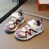 Zapatos Casuales de Malla Transpirable para Niñas 2026 Primavera/Verano Nuevas Zapatillas de Moda Versátiles para Niños Zapatillas Deportivas para Correr para Niños