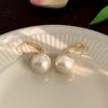 Pendientes de perlas grandes, elegantes, exagerados, de alta gama, de lujo, ligeros, europeos y americanos, con hebilla de oreja retro para mujer, pendientes de bola de viento frío con nicho