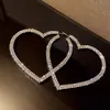 Brincos de coração vazados com diamantes em toda a superfície, estilo personalidade Europa e Estados Unidos, atmosfera exagerada, brincos de moda de luxo, brincos populares da moda, atacado
