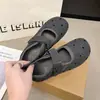 Zapatos Mary Jane para mujer, estilo de moda 2026, con un pequeño diseño inspirado en Chanel, estampado de lunares, nuevo diseño de punta poco profunda y un estilo retro de una sola tira