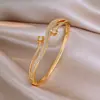 Pulseira Dupla Camada Flor de Zircônia Banhada a Ouro 18k Real Luxo Leve Toque de Alto Padrão Corrente de Mão Joia de Mão Pesada Cruzada Europeia e Americana Feminina