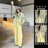 Conjunto de Camisa y Pantalones Estampados Amarillos de Principios de Otoño, Moderno y Rejuvenecedor con un Toque de Lujo, Nuevo Estilo 2026 para Mujer, Conjunto Completo Ootd