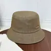 Sombrero de pescador transpirable de estilo coreano con etiqueta de cuero simple para mujer, primavera y verano, ala ancha, hace que la cara se vea más pequeña, protección solar, sombrero tipo cubo casual, adecuado para caras redondas, moderno